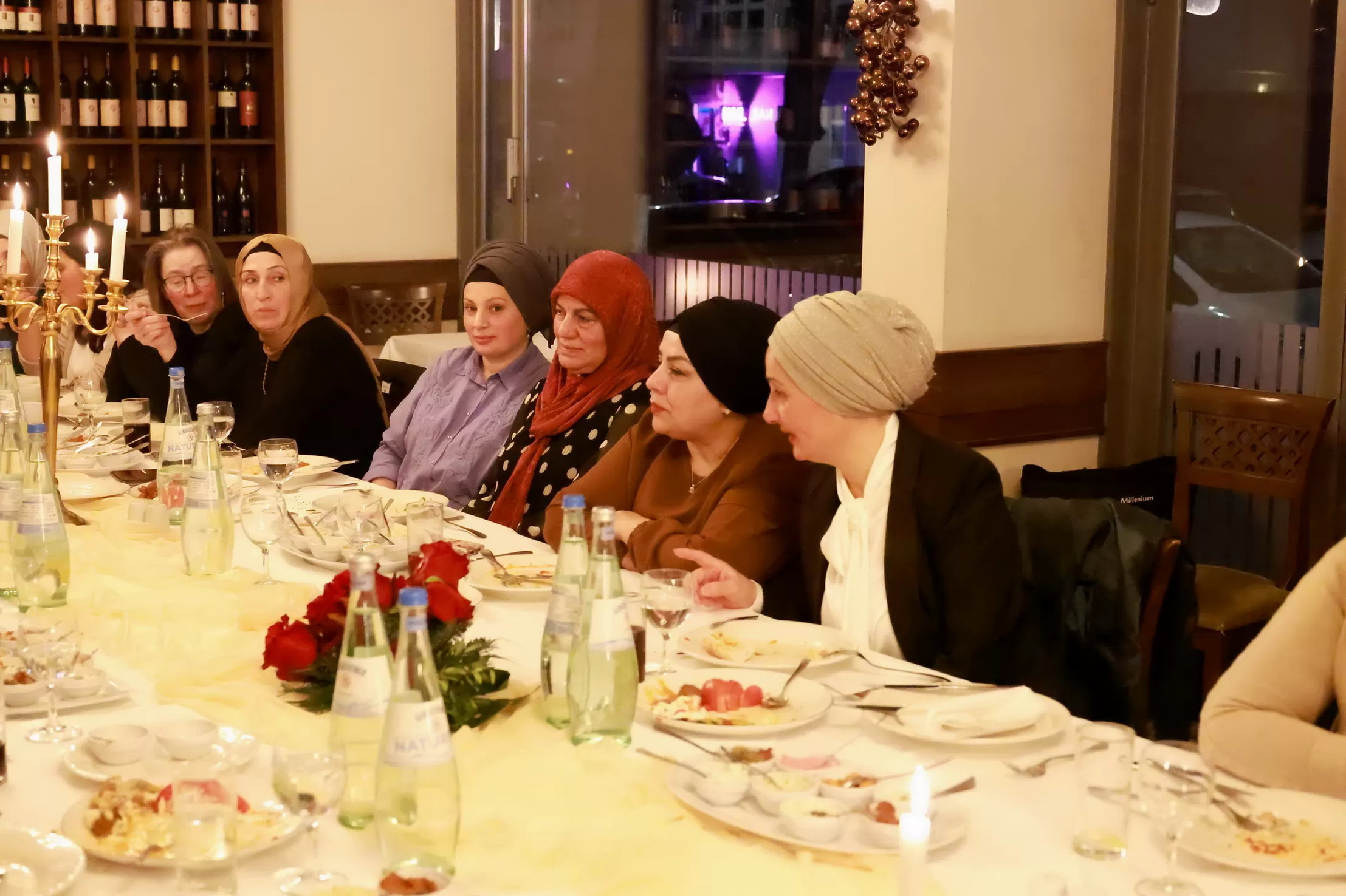 Dosteli Bakımevi 4 Farklı Restoranda 2023’e Veda Yemeği Verdi