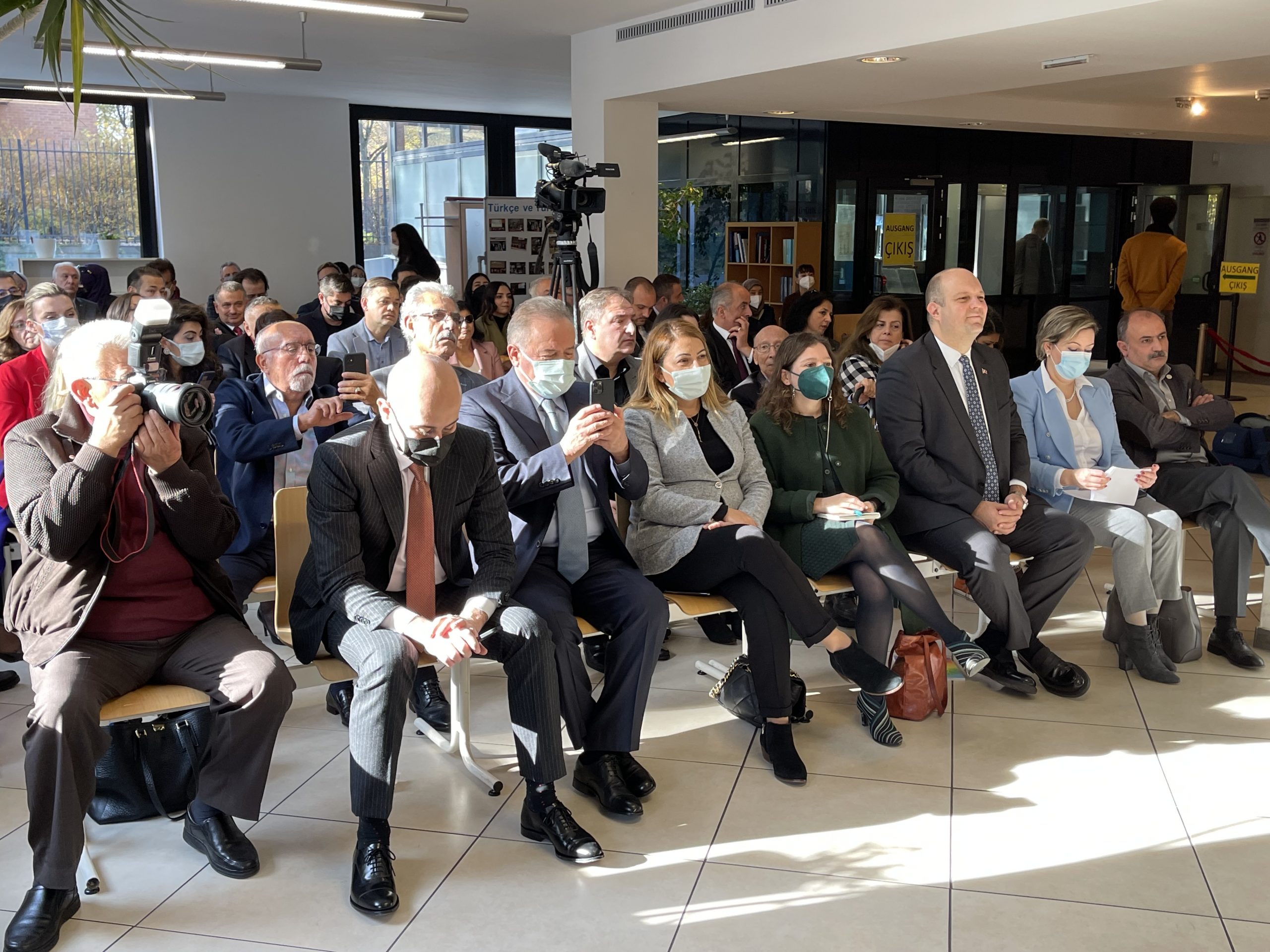 Berlin Başkonsolosluğu`nda 60 Yıllık Başarı Hikayesi başlıklı panel düzenlendi