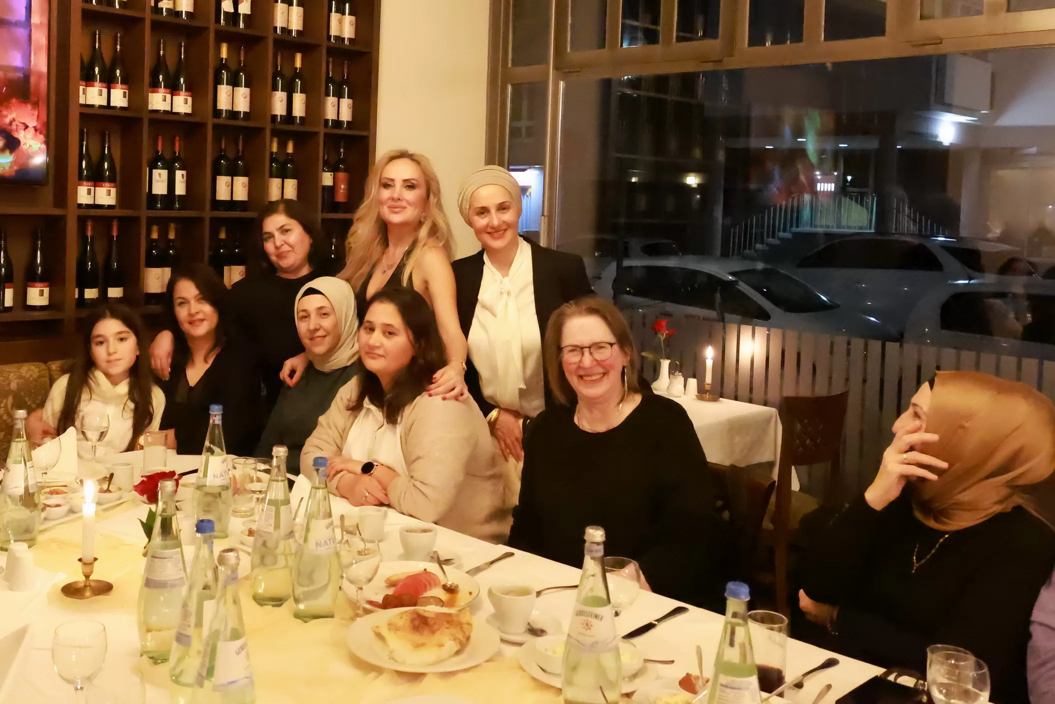 Dosteli Bakımevi 4 Farklı Restoranda 2023’e Veda Yemeği Verdi