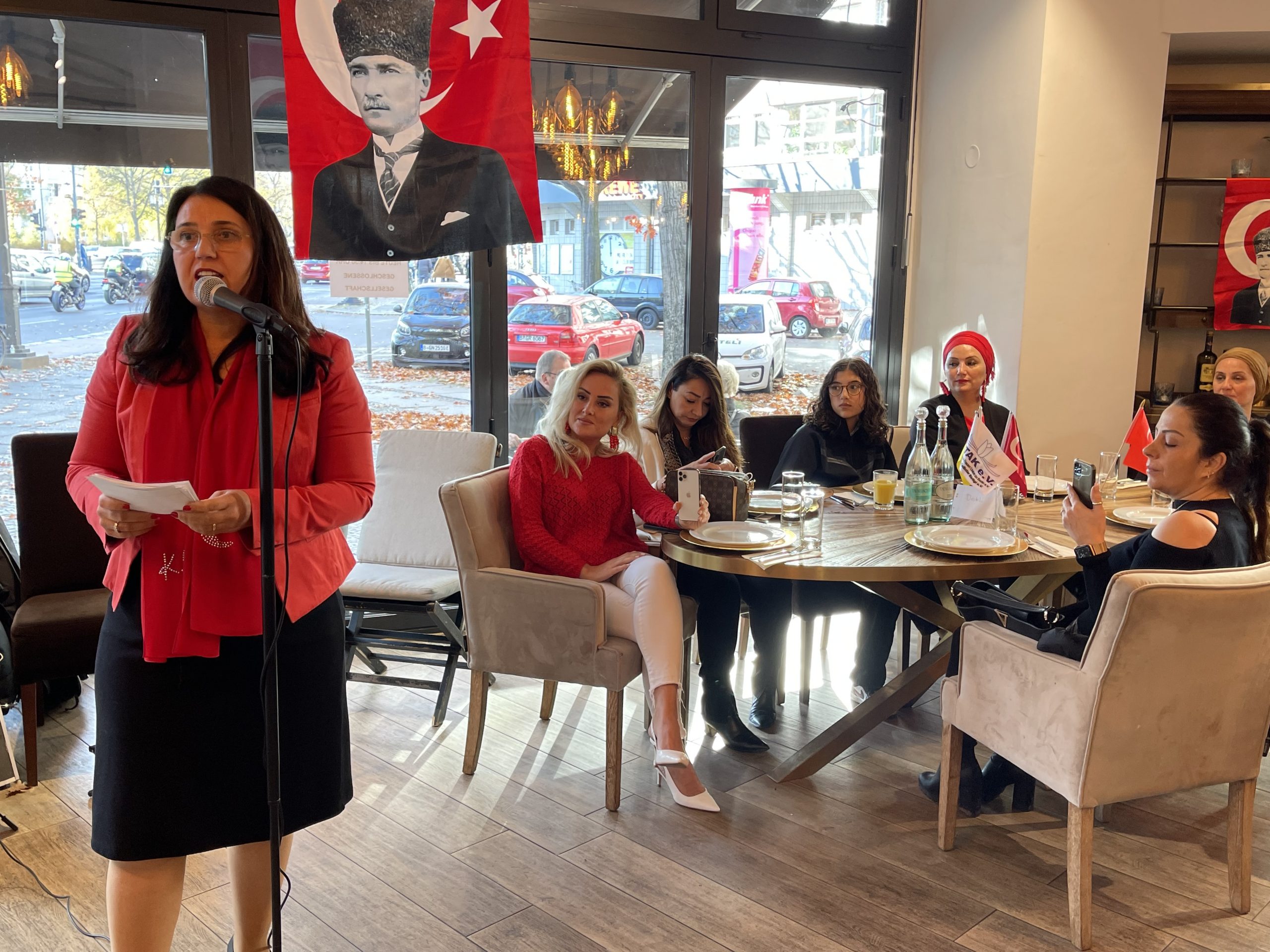 BETAK, Cumhuriyet`in 98. ve Almanya`ya göçün 60. Yılını kutladı