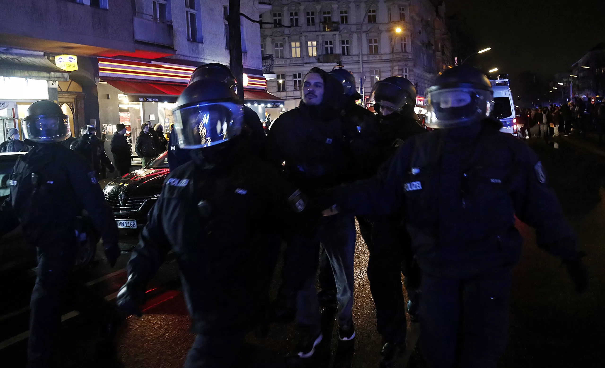 Berlin’de binlerce kişi Hanau’da katledilenleri andı