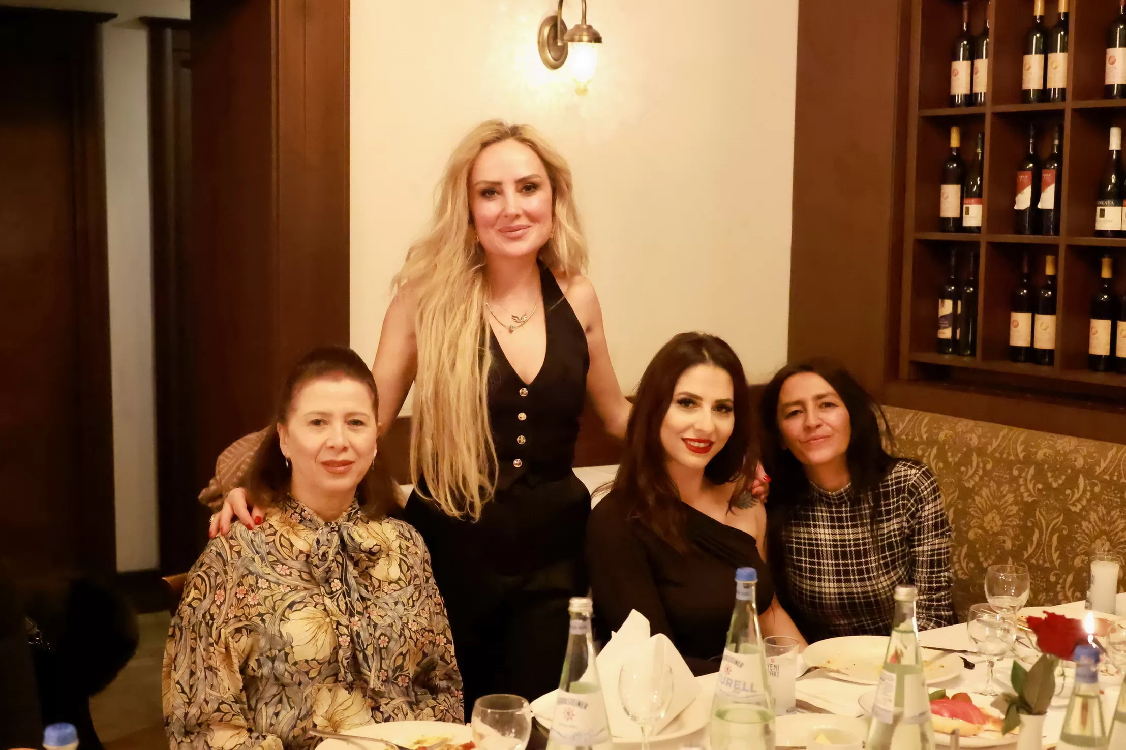 Dosteli Bakımevi 4 Farklı Restoranda 2023’e Veda Yemeği Verdi