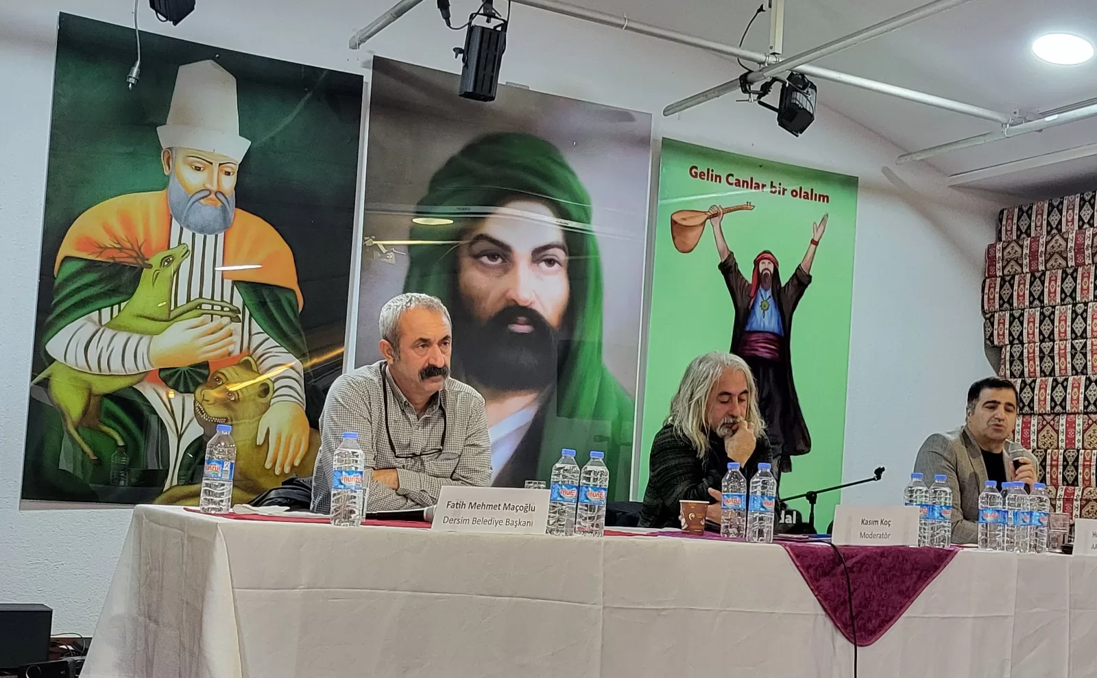 Demokratik, çoğulcu, eşitlikçi, ya da sosyalist bir Cumhuriyet için