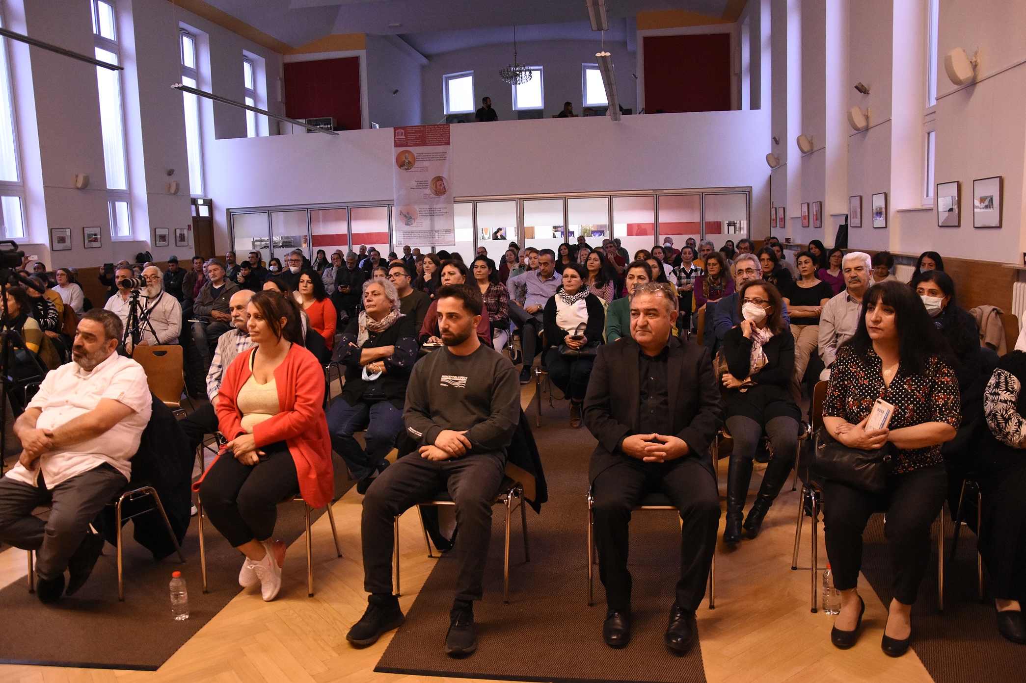 Sadık Gürbüz Berlin`de Sevenleriyle Buluştu
