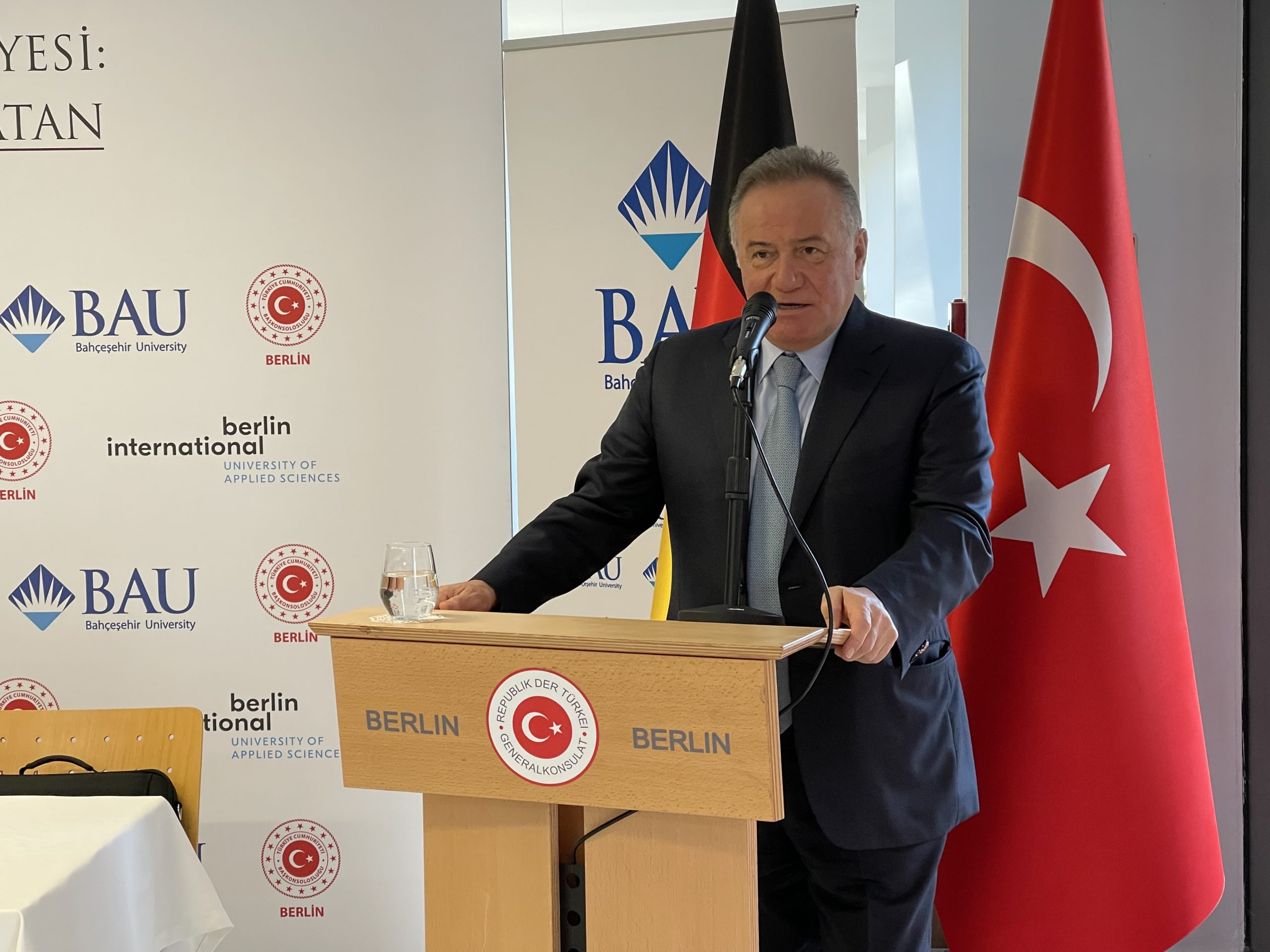Berlin Başkonsolosluğu`nda 60 Yıllık Başarı Hikayesi başlıklı panel düzenlendi