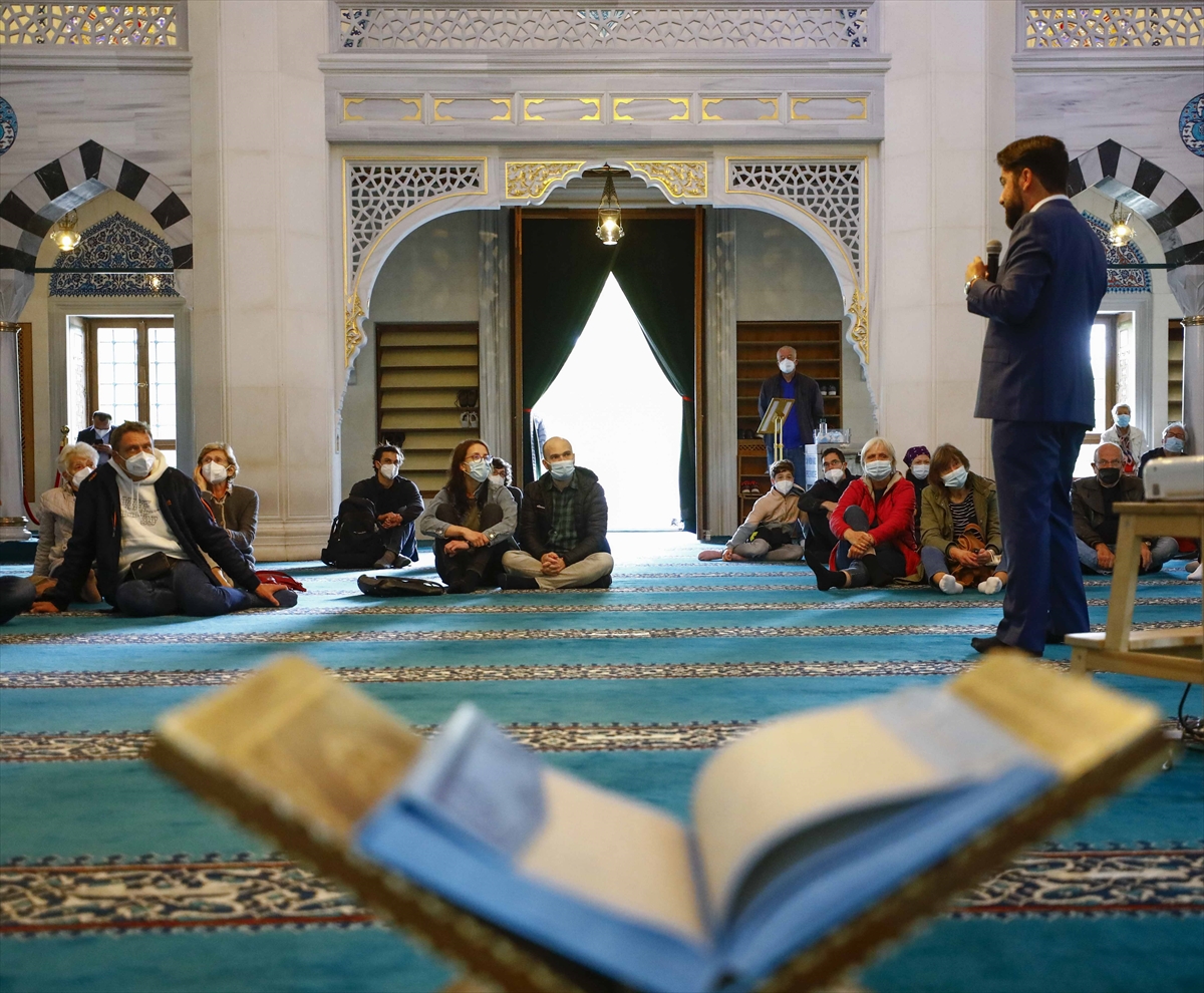 Almanya'daki camilerde 'Açık Kapı Günü' etkinliği düzenlendi
