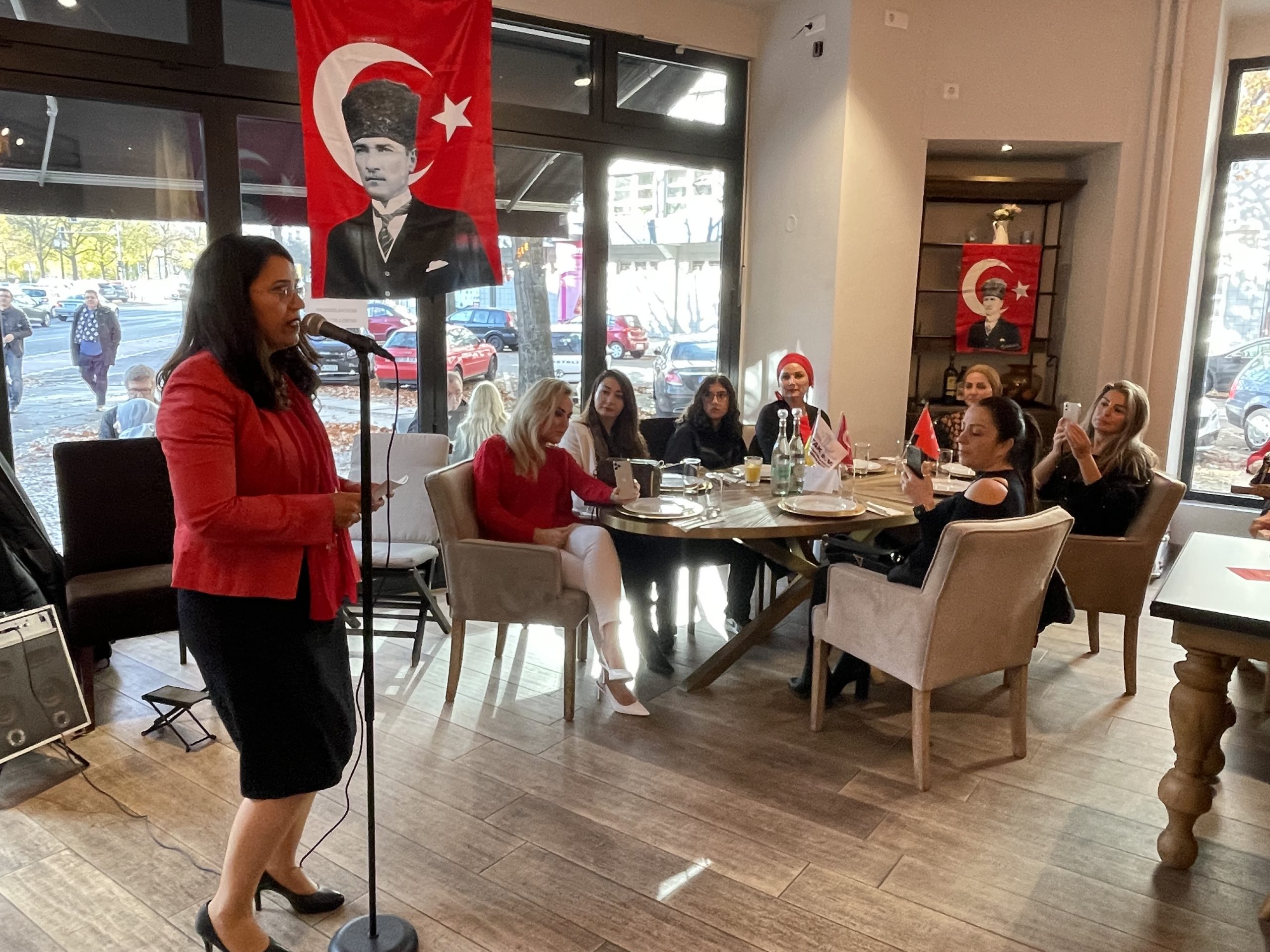 BETAK, Cumhuriyet`in 98. ve Almanya`ya göçün 60. Yılını kutladı
