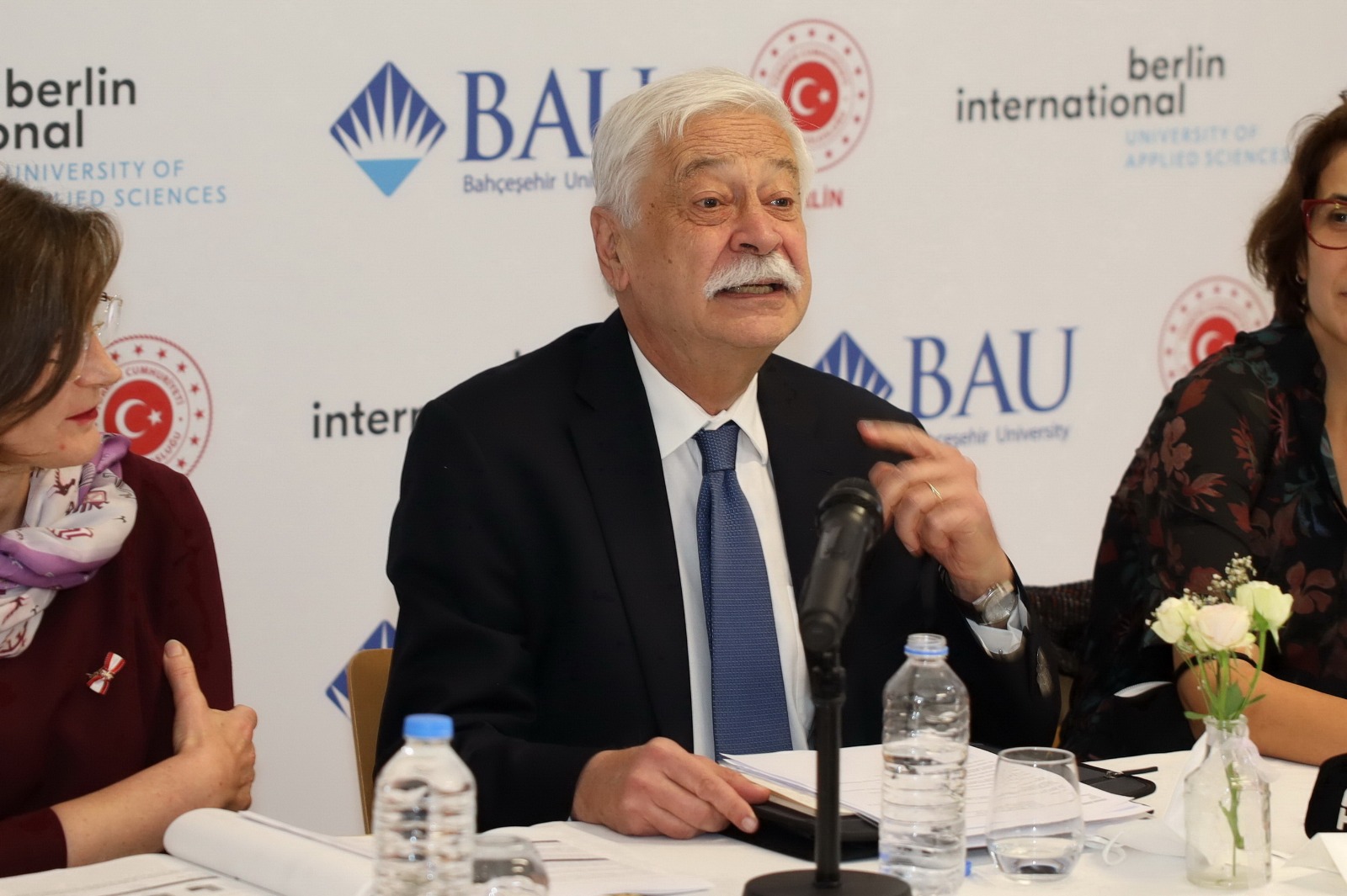 Berlin Başkonsolosluğu`nda 60 Yıllık Başarı Hikayesi başlıklı panel düzenlendi