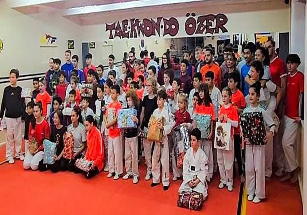 Tekvando Özer’in sporcularına hediye yağdı