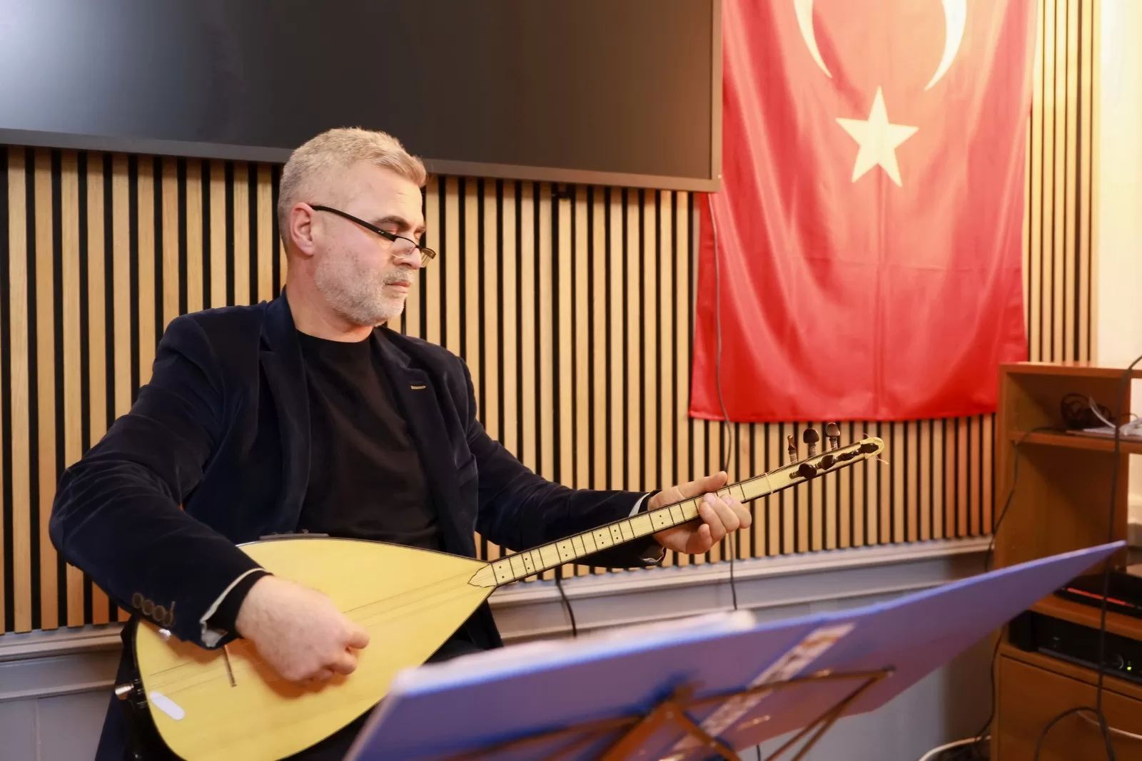 “Silah değil, kalem kullanan yürekli insanlar yok edilemez”