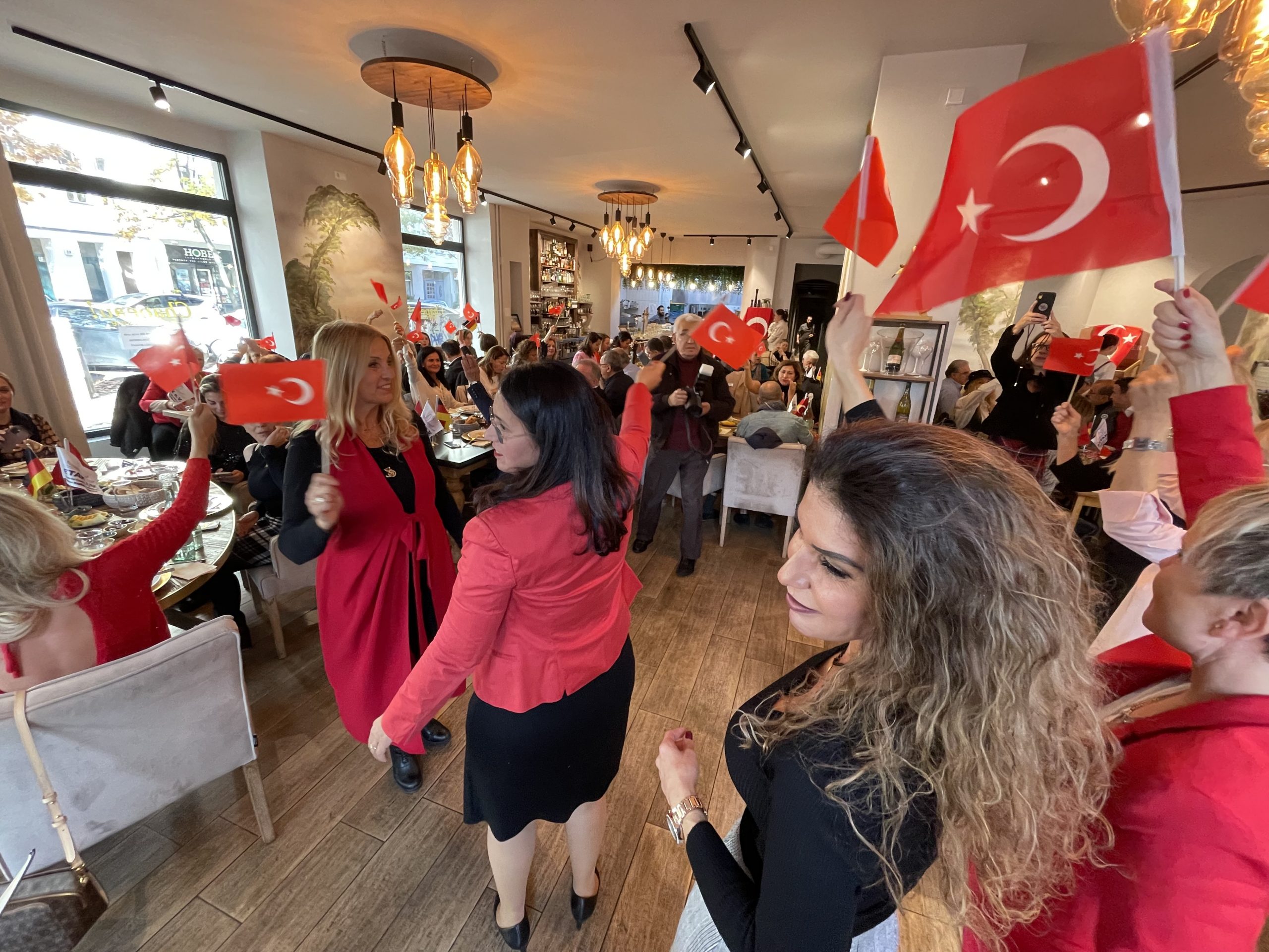 BETAK, Cumhuriyet`in 98. ve Almanya`ya göçün 60. Yılını kutladı