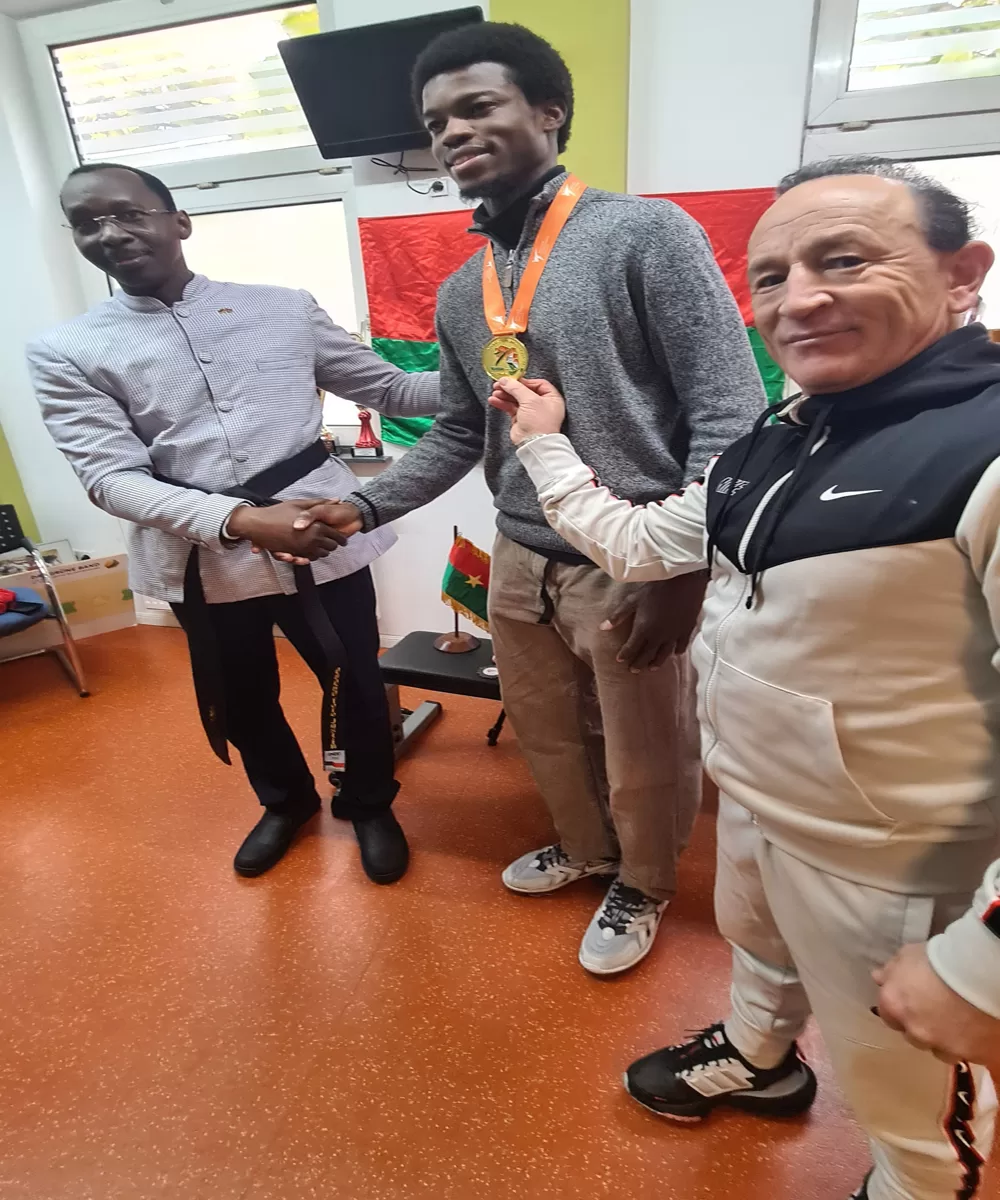 Birkana Fosa Berlin Büyükelçisi Toro’dan Özer Güleç’e tebrik
