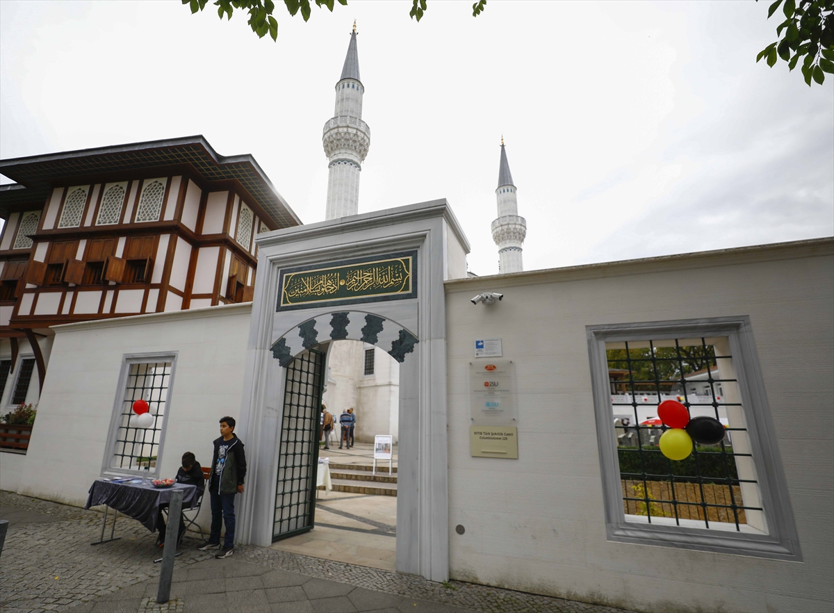 Almanya'daki camilerde 'Açık Kapı Günü' etkinliği düzenlendi