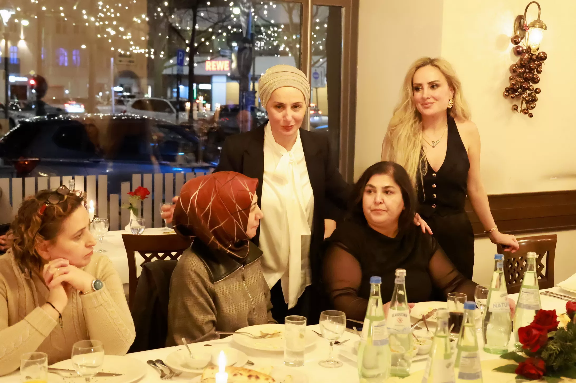Dosteli Bakımevi 4 Farklı Restoranda 2023’e Veda Yemeği Verdi