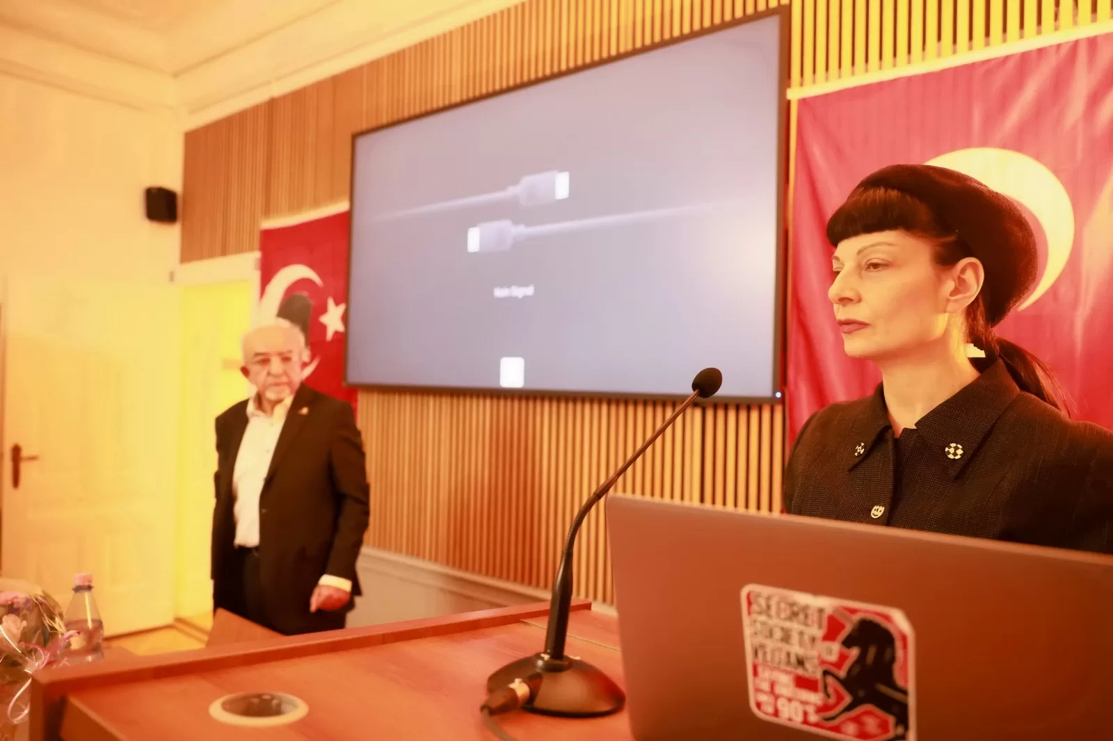 “Silah değil, kalem kullanan yürekli insanlar yok edilemez”