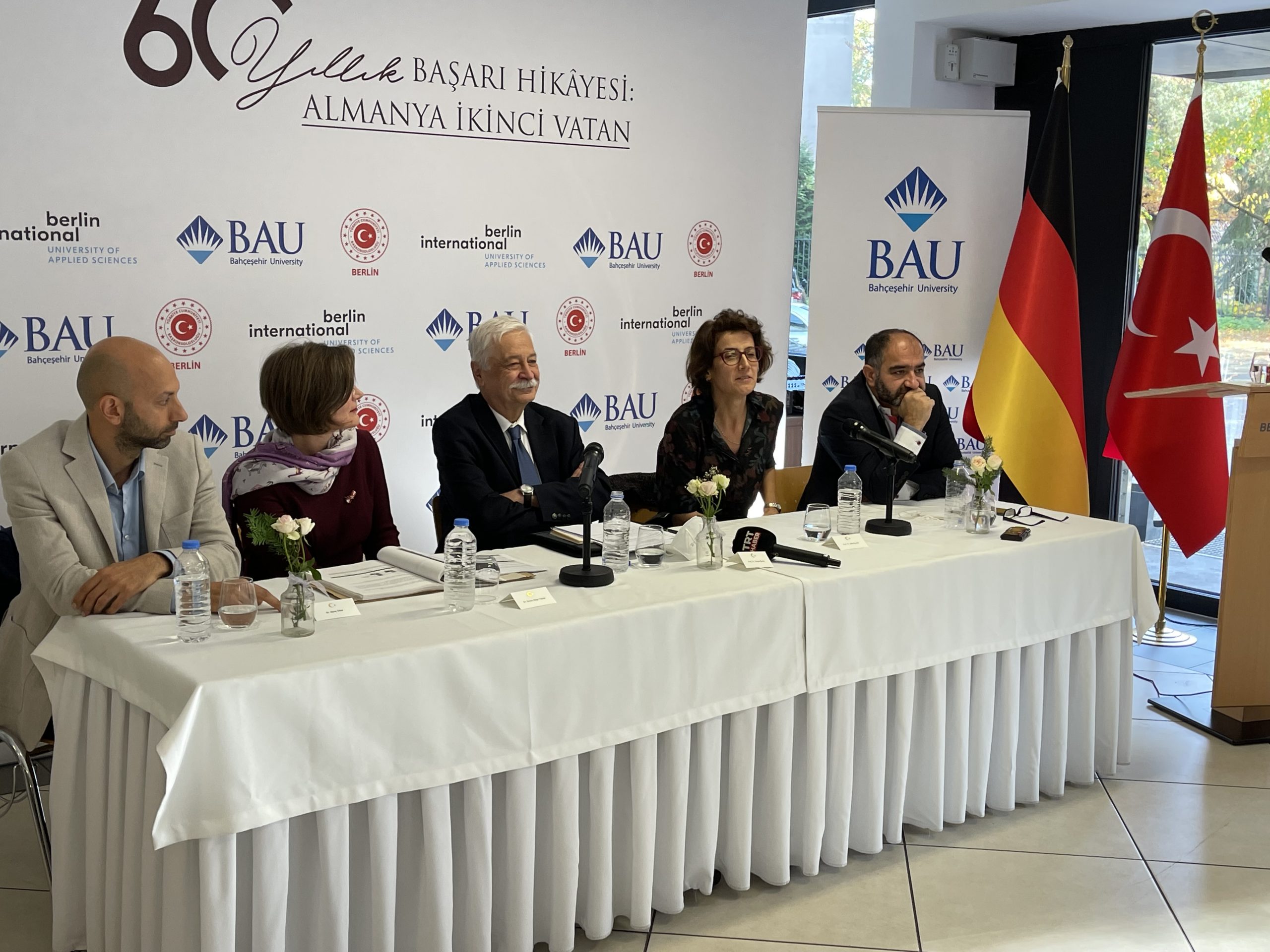 Berlin Başkonsolosluğu`nda 60 Yıllık Başarı Hikayesi başlıklı panel düzenlendi