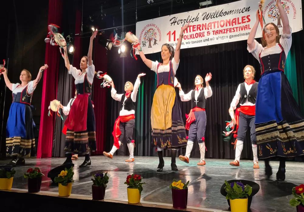 Nürnberg folklora doydu