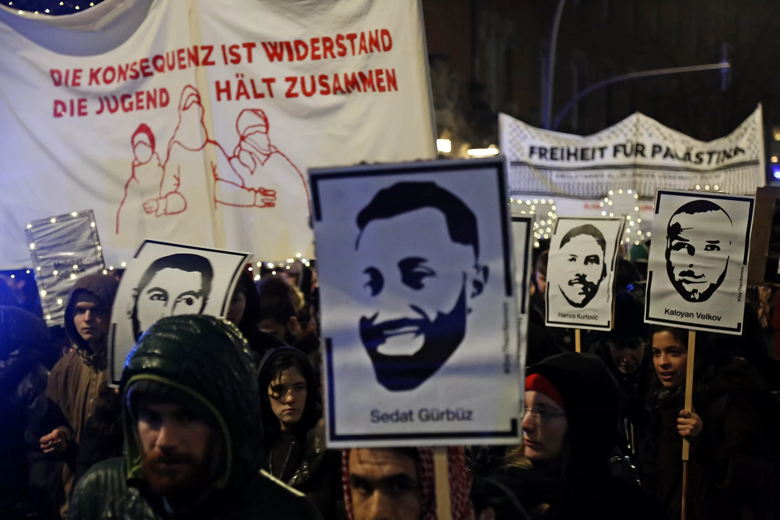Berlin’de binlerce kişi Hanau’da katledilenleri andı