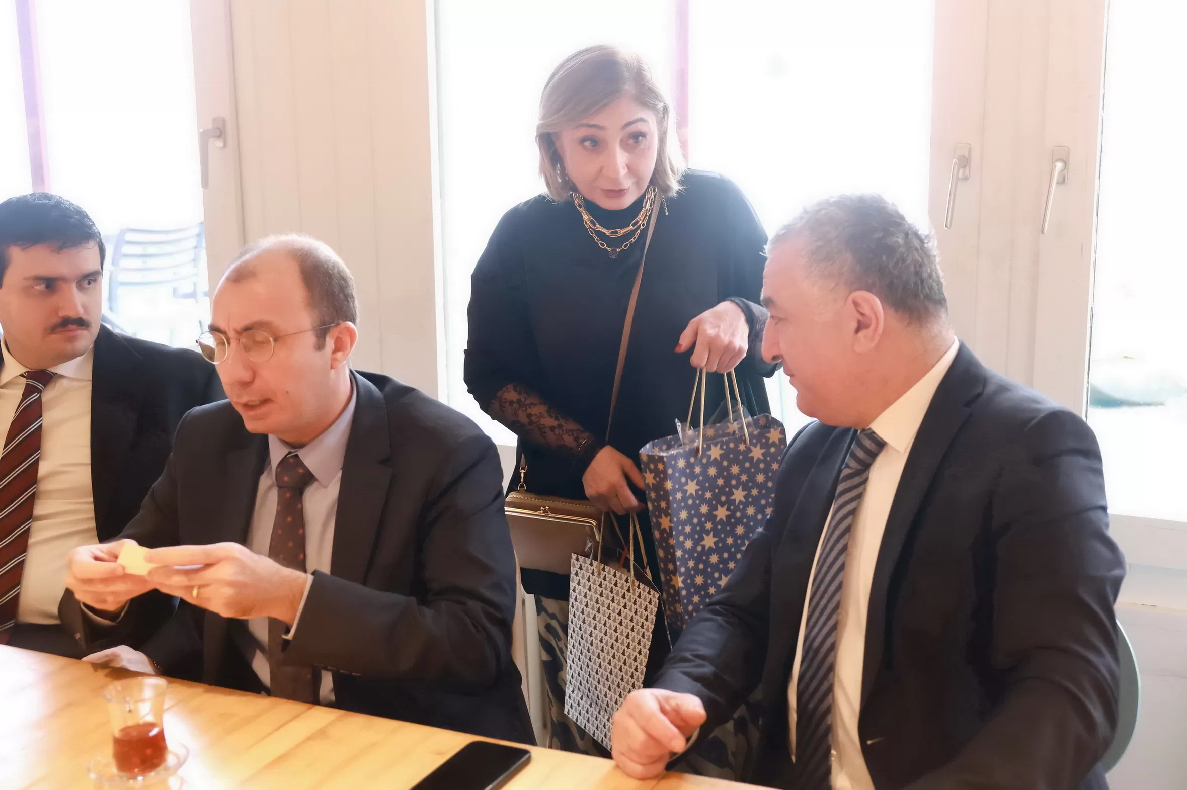 Büyükelçi Şen ve Başkonsolos Şanlı Mina Engelliler Derneği’ni ziyaret ettiler