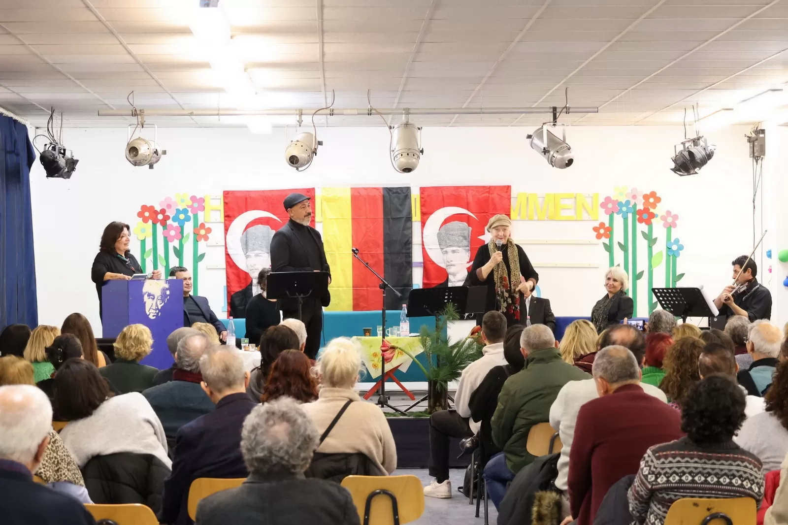 Berlinli Şairler Aziz Nesin İlkokulu’nda buluştu
