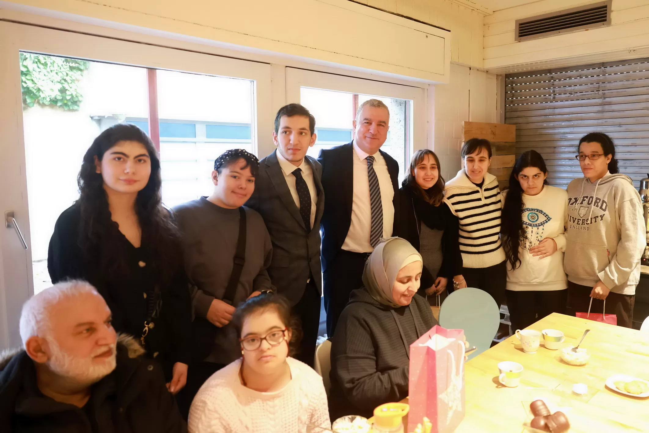 Büyükelçi Şen ve Başkonsolos Şanlı Mina Engelliler Derneği’ni ziyaret ettiler