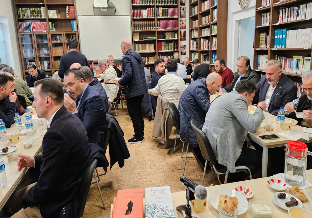 Berlin Türk Eğitim Derneği ilk iftarını verdi