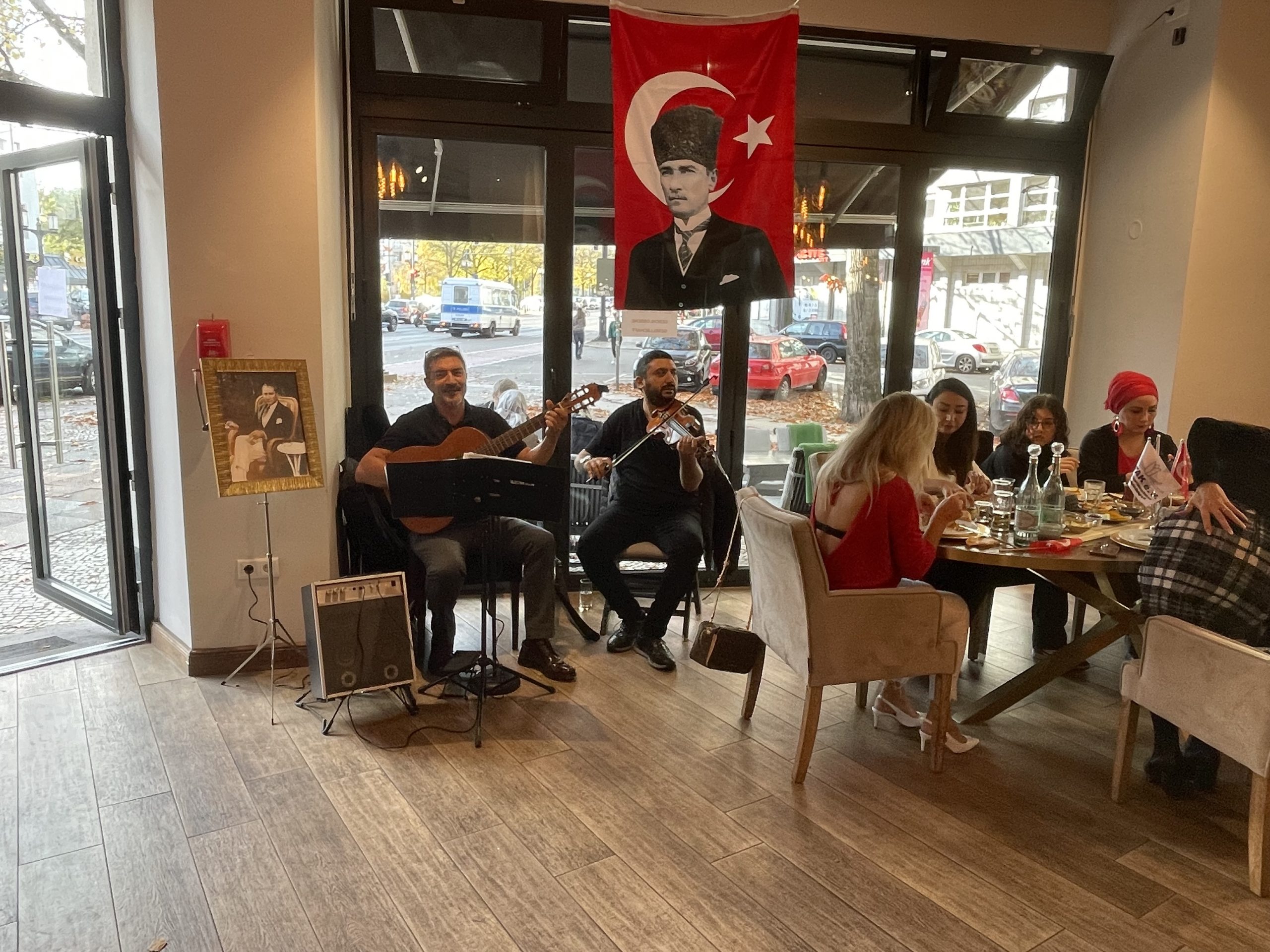 BETAK, Cumhuriyet`in 98. ve Almanya`ya göçün 60. Yılını kutladı