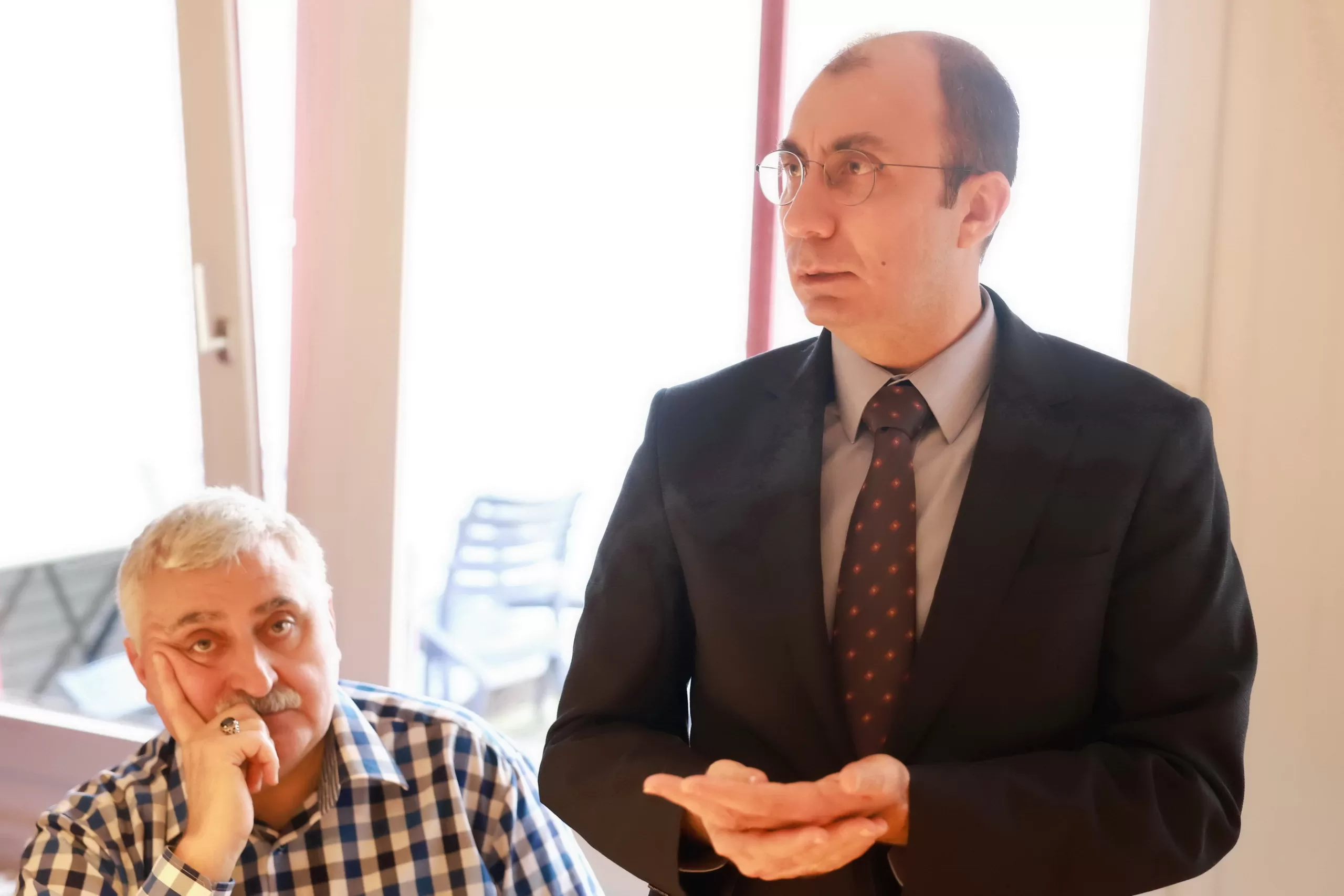 Büyükelçi Şen ve Başkonsolos Şanlı Mina Engelliler Derneği’ni ziyaret ettiler