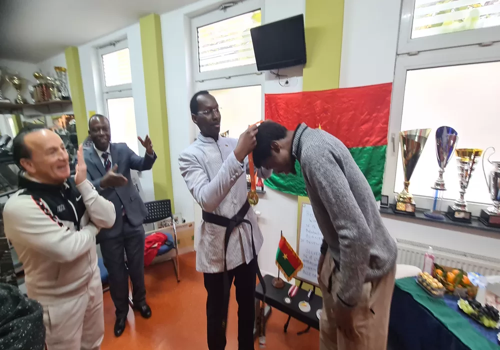 Birkana Fosa Berlin Büyükelçisi Toro’dan Özer Güleç’e tebrik