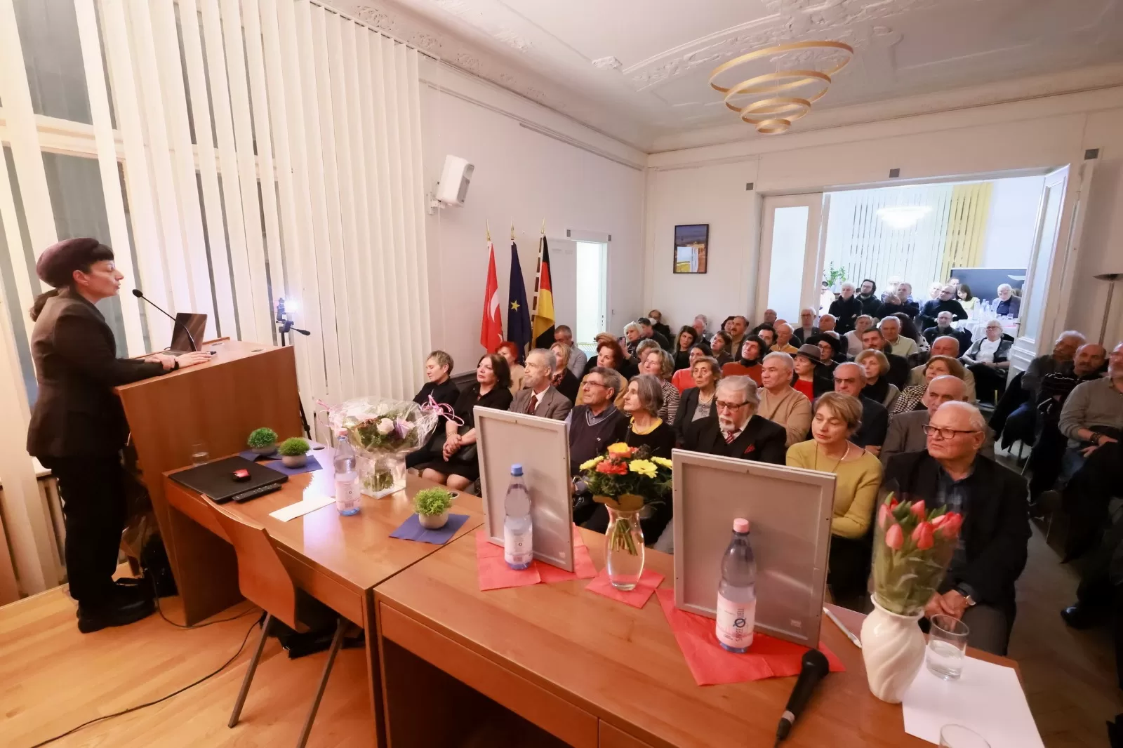 “Silah değil, kalem kullanan yürekli insanlar yok edilemez”