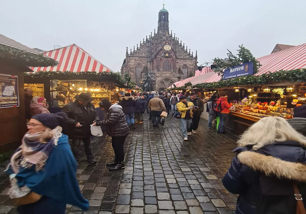 Nürnberg Noel Pazarında Kardeş şehir Antalya standı göz kamaştırdı