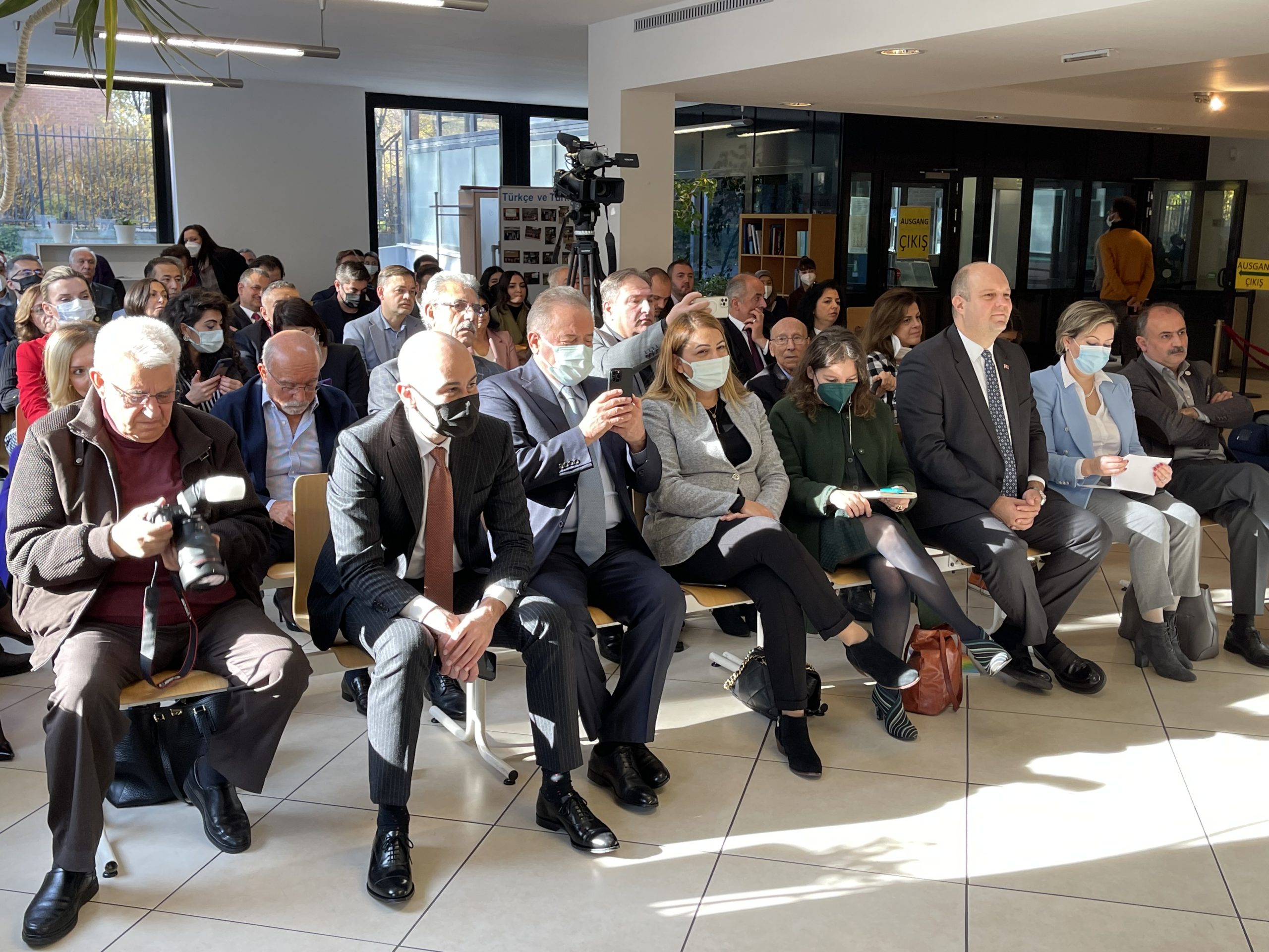 Berlin Başkonsolosluğu`nda 60 Yıllık Başarı Hikayesi başlıklı panel düzenlendi