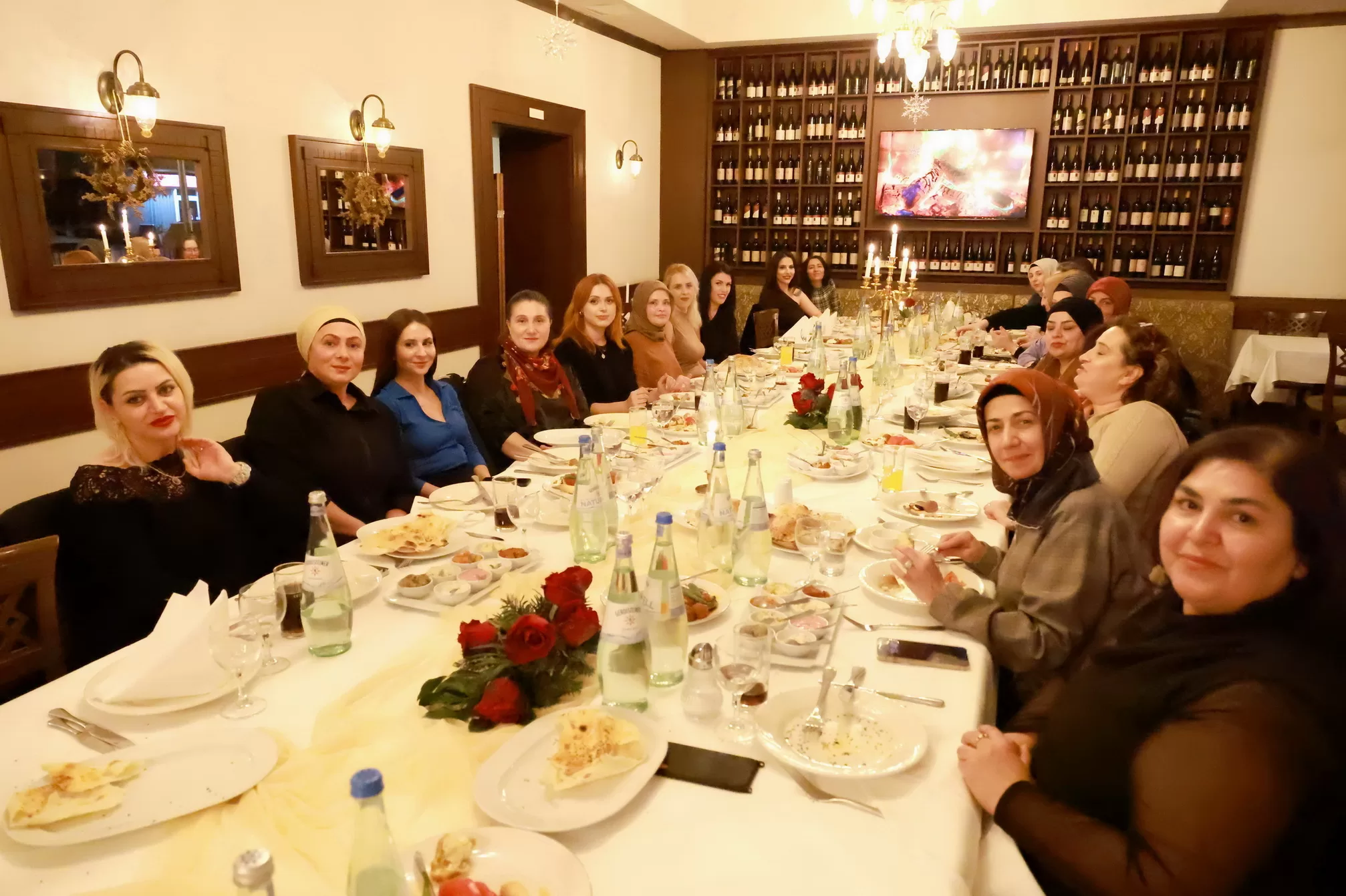Dosteli Bakımevi 4 Farklı Restoranda 2023’e Veda Yemeği Verdi