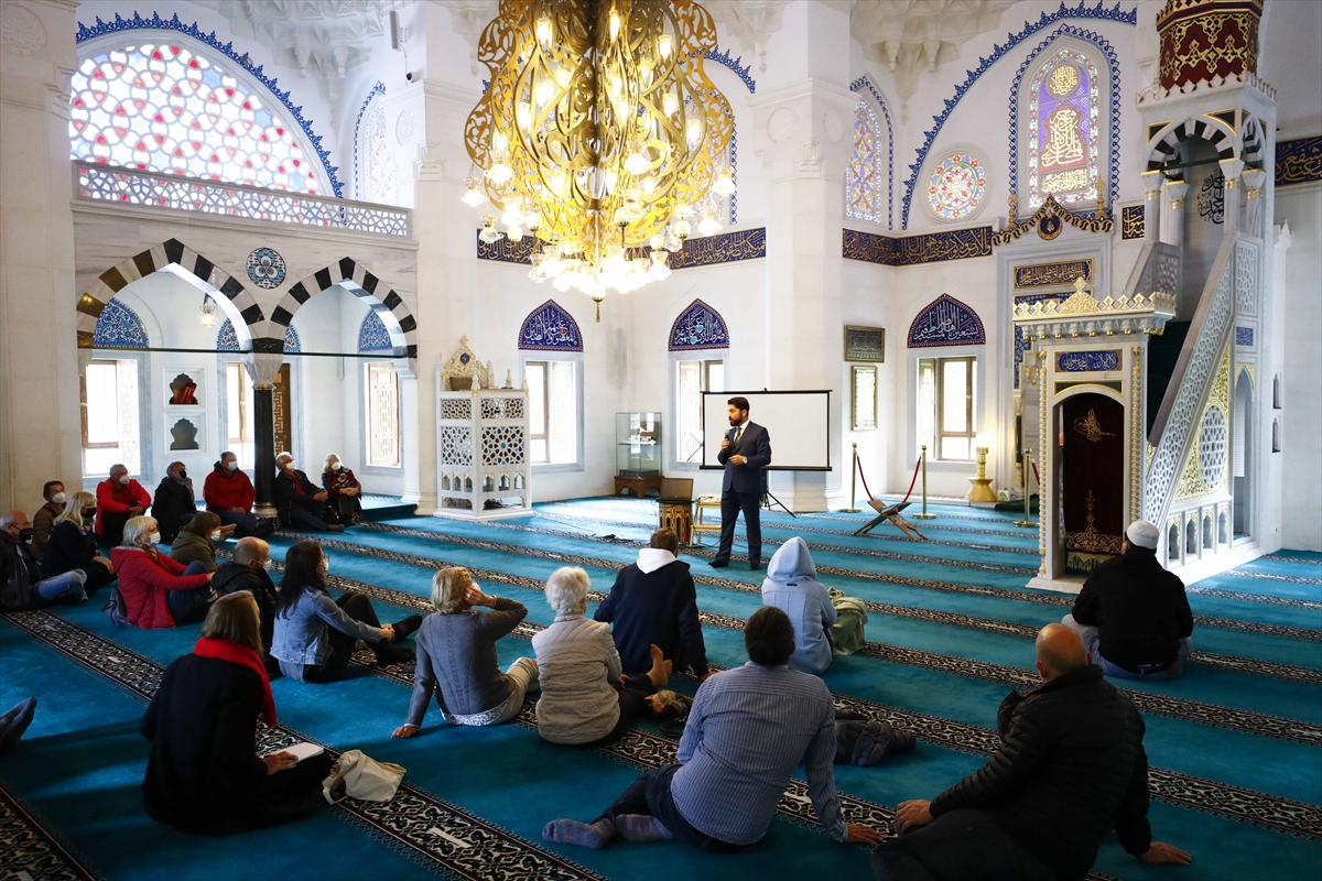 Almanya'daki camilerde 'Açık Kapı Günü' etkinliği düzenlendi
