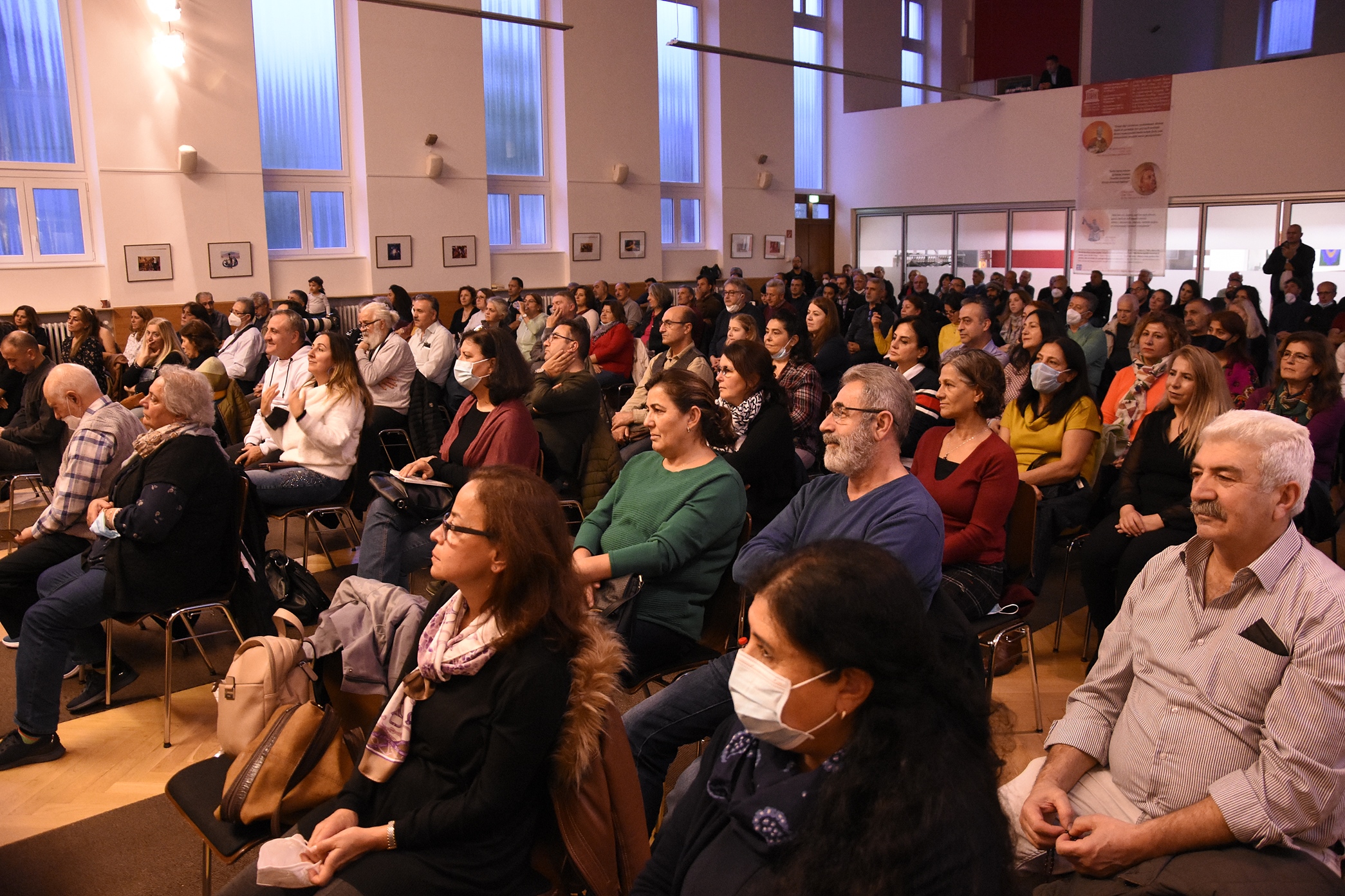 Sadık Gürbüz Berlin`de Sevenleriyle Buluştu