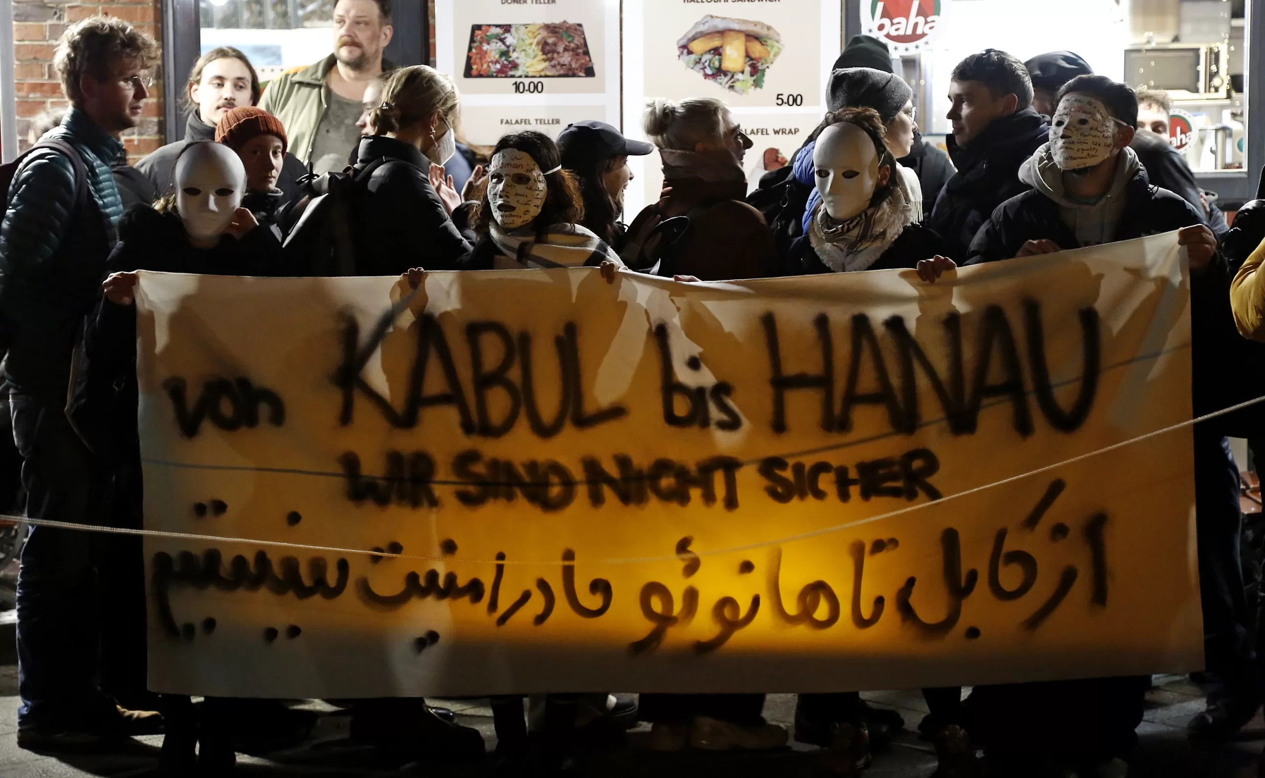 Berlin’de binlerce kişi Hanau’da katledilenleri andı