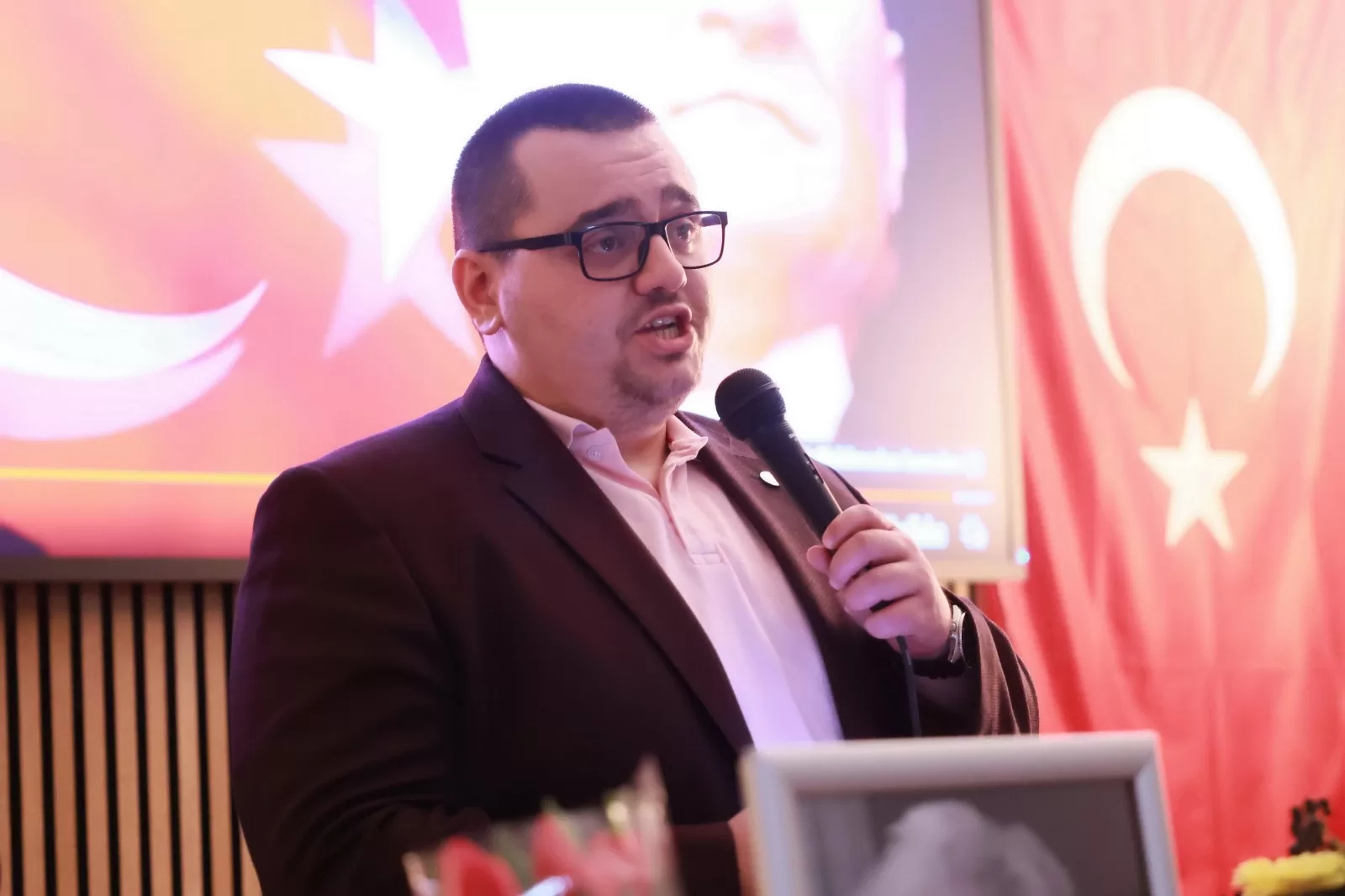 “Silah değil, kalem kullanan yürekli insanlar yok edilemez”