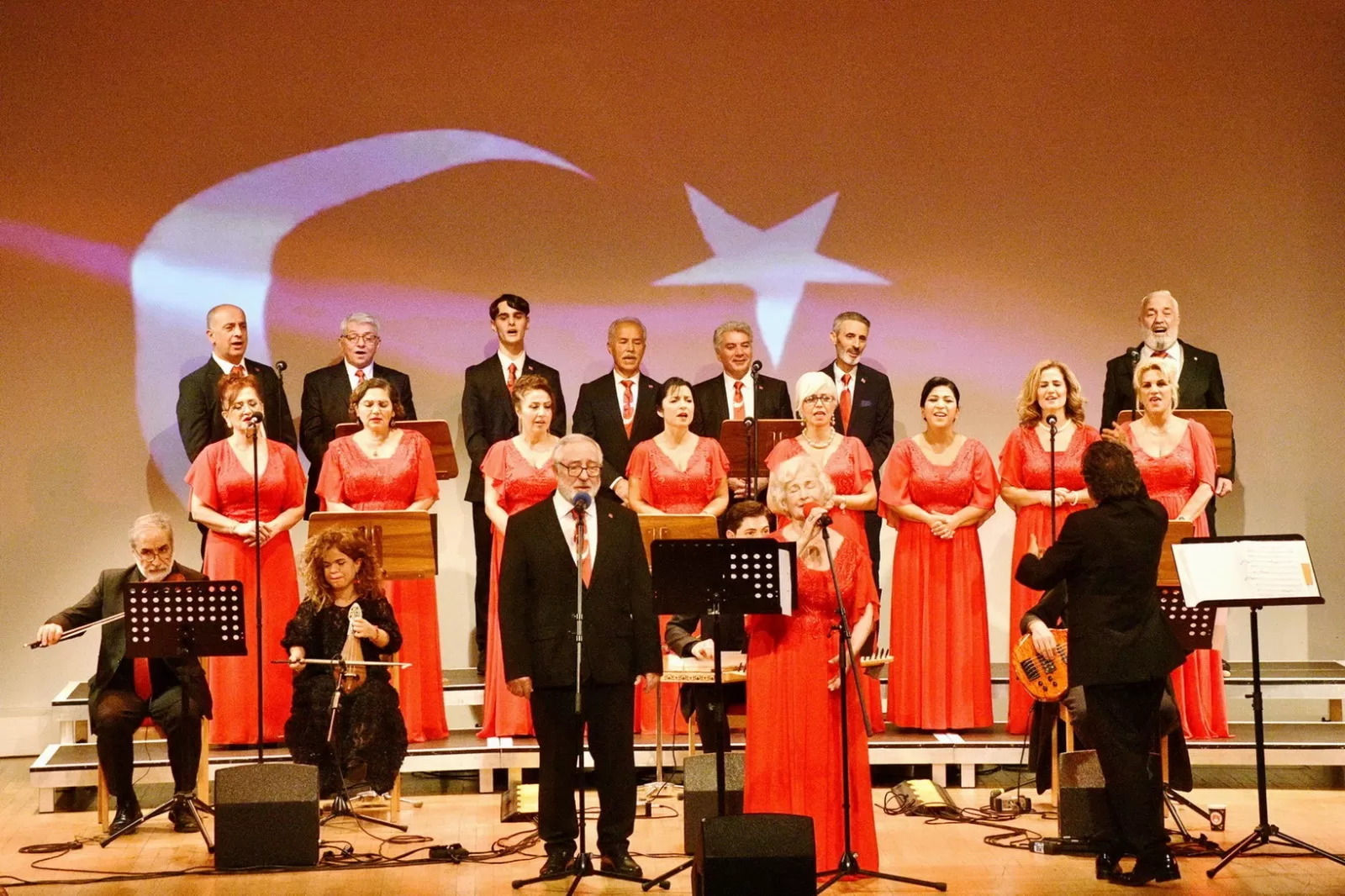 Eski Dostlar Korosu’ndan ‘Cumhuriyetin 100. Yılı’ konseri