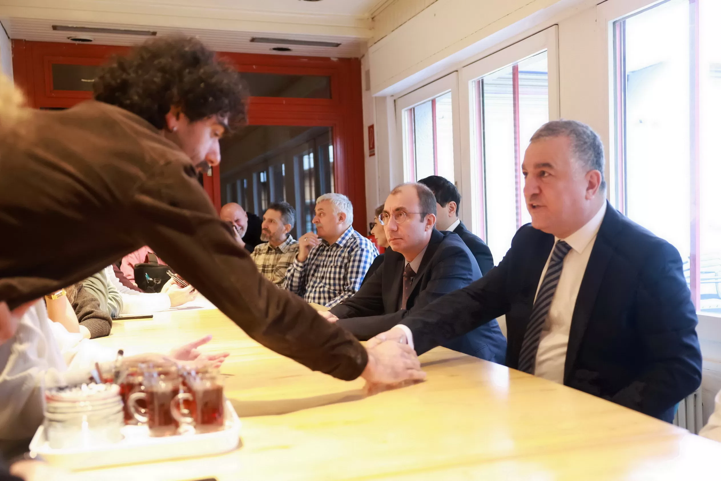 Büyükelçi Şen ve Başkonsolos Şanlı Mina Engelliler Derneği’ni ziyaret ettiler