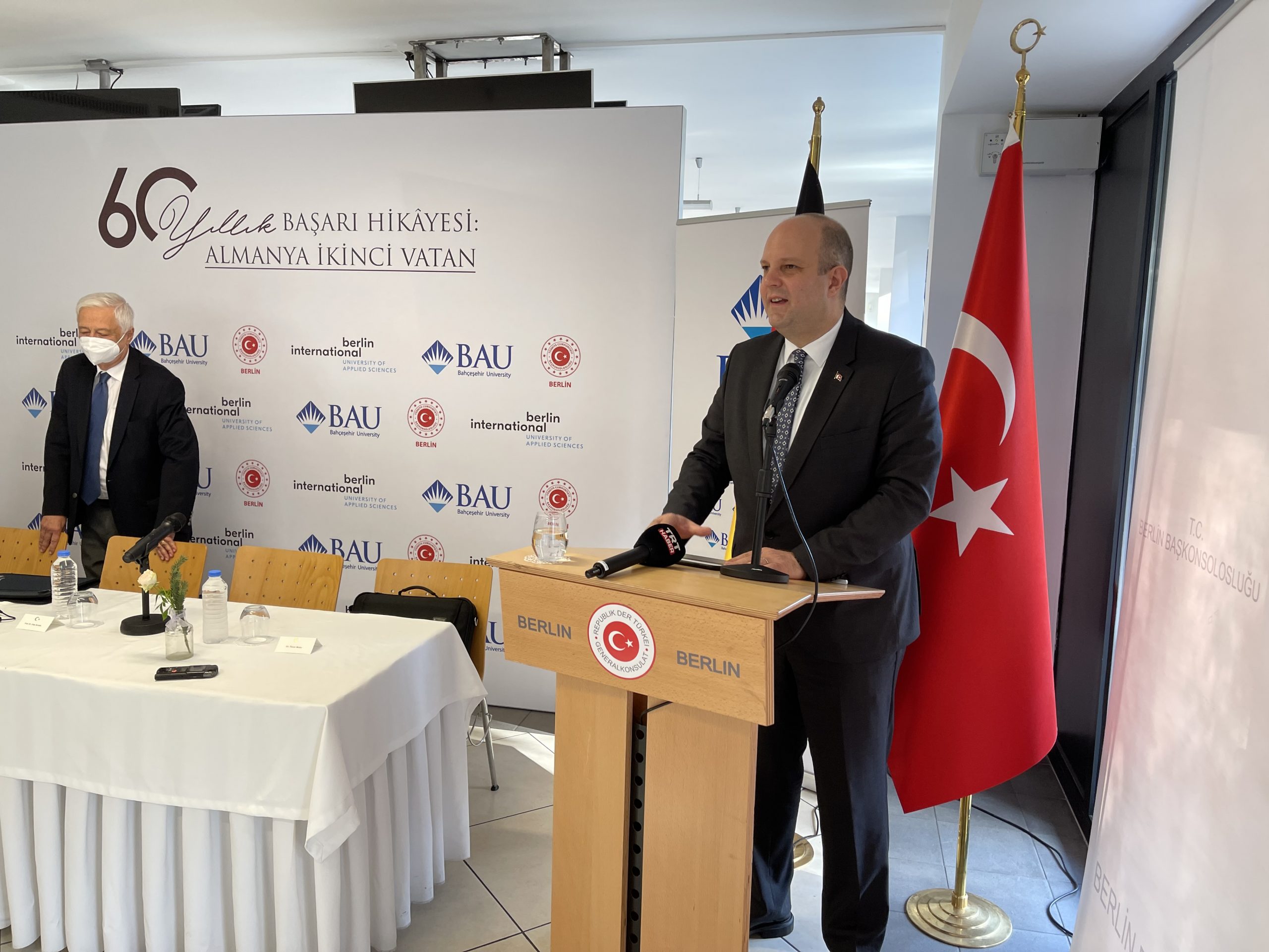 Berlin Başkonsolosluğu`nda 60 Yıllık Başarı Hikayesi başlıklı panel düzenlendi